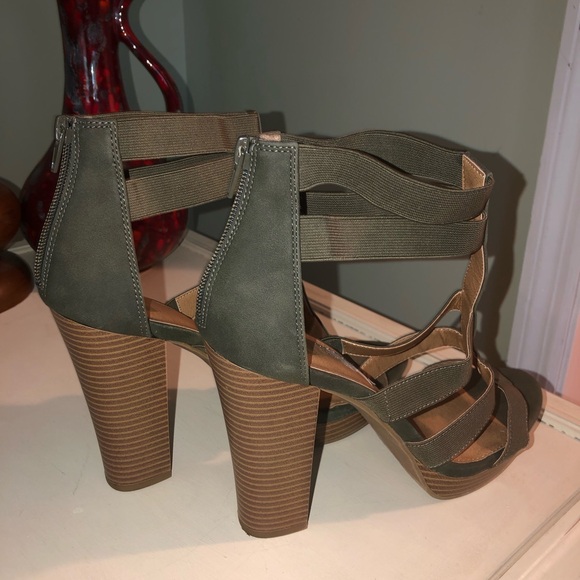 Report Strappy High Heel Sandals size 10 - Picture 3 of 6